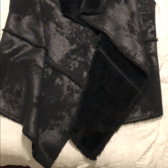 Cute cardigan, fluffy and warm. - Picture 2 of 3